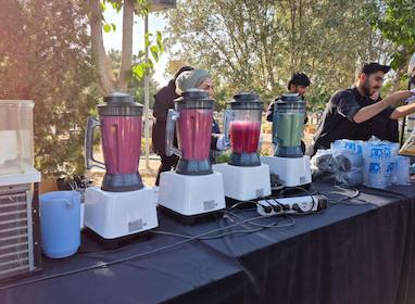 آبمیوه طبیعی جهت پذیرایی در مراسم های داخل باغ رضوان