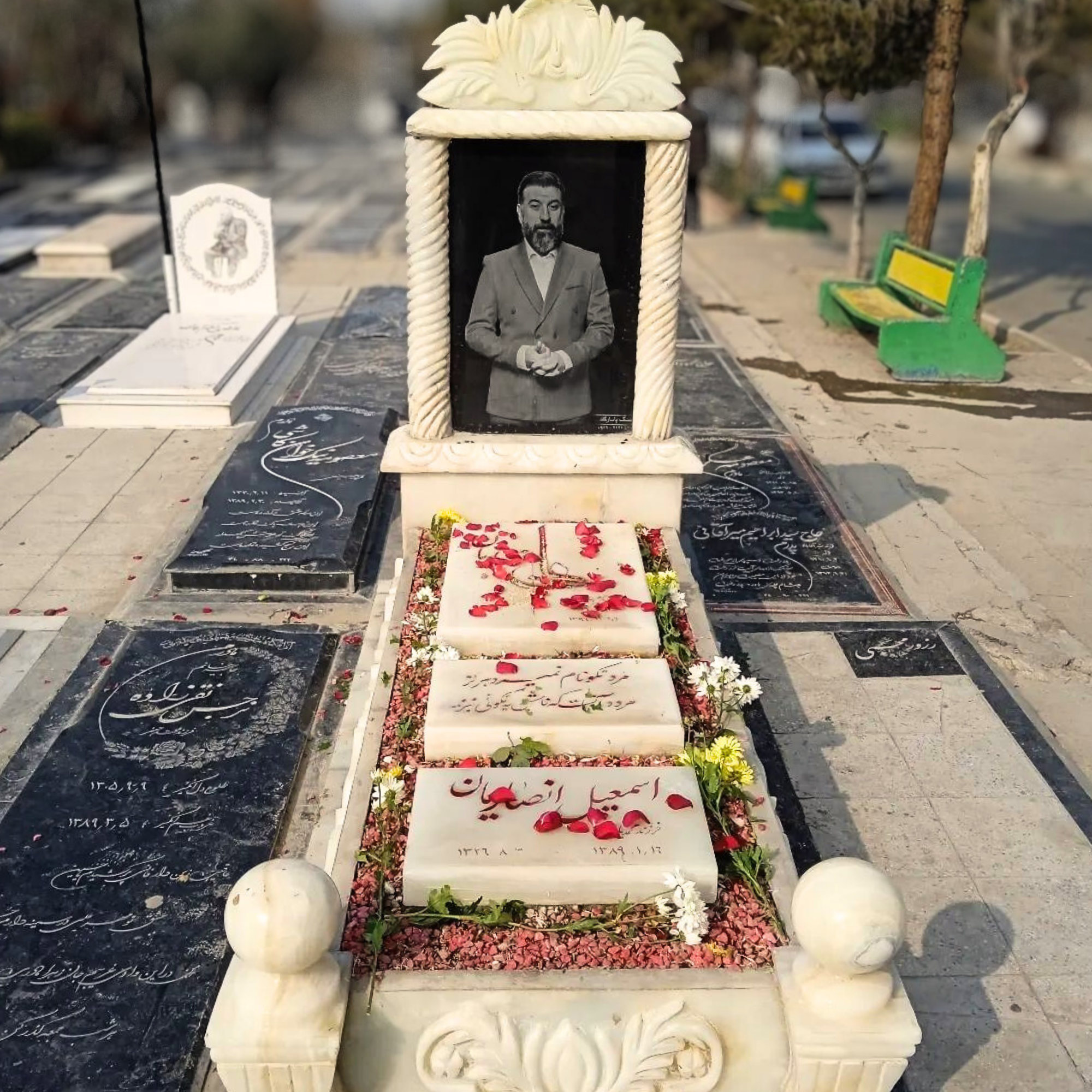 سنگ قبر مرمر علی انصاریان در بهشت زهرا تهران